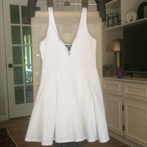 White Deep V-Wire Fit And Flare Skort Dress Small